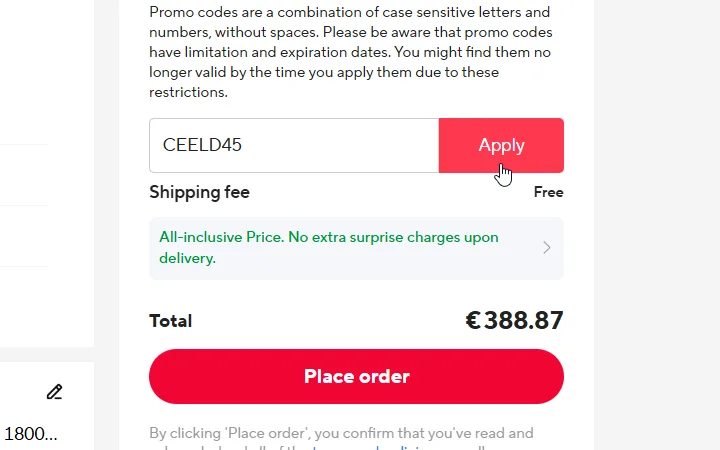Zľavový kód vložený do poľa Promo codes a kurzor na tlačidle Apply