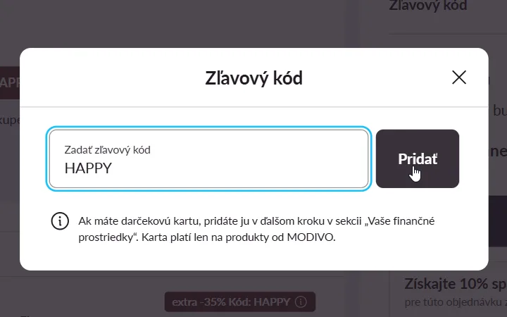 Okno Zľavový kód s vyplneným poľom a kurzorom na tmavom tlačidle Pridať v košíku Modivo