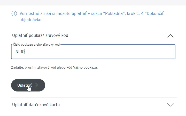 Rozbalené pole Číslo poukazu alebo zľavový kód nad tlačidlom Uplatniť v košíku tchibo.sk