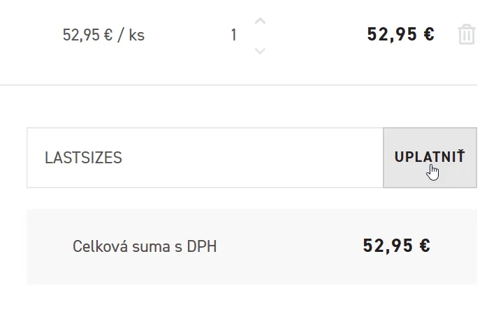 Vpísaný kód v poli Mám zľavový kód vedľa sivého tlačidla Uplatniť v košíku Horsefeathers.sk