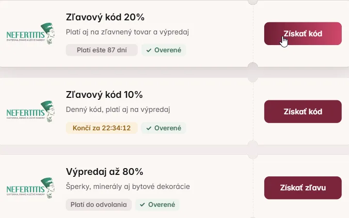 Tri karty Nefertitis s dvoma kódmi a výpredajom, myš mieri na prvé tlačidlo