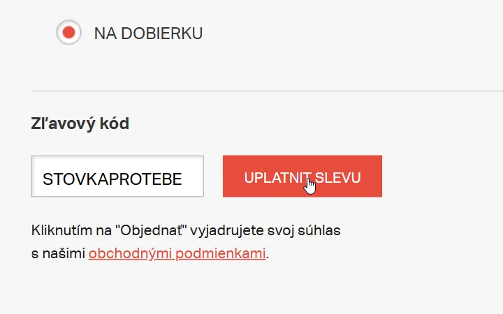 Sekcia Zľavový kód s tlačidlom Uplatnit slevu pod voľbou platby v objednávke Kabea